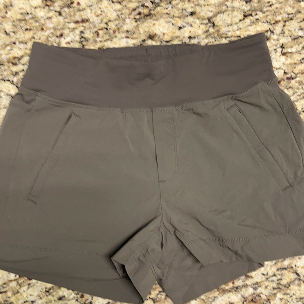 Athleta Trekkie North Short 6